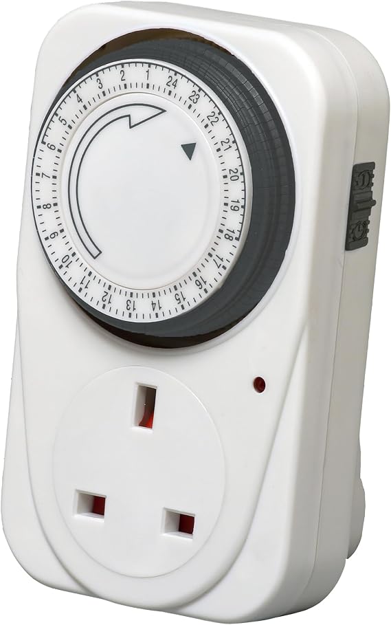 Defender 24 Hour Segment Timer Plug Socket - Programmable Mechanical Timer Switch - UK 240V 3 Pin Plug-In Time Controller - Energy Saving Indoor Timer Socket for Lights, Lamps & Electrical Appliances