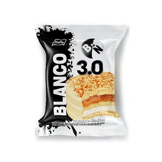 Alfajor Blanco y Negro covered with white chocolate and choppen peanuts on top filled with dulce de leche 73,5 gr X6u - Alfajor blanco y negro relleno con dulce de leche y cubierto con chocolate blanco con mani en la cobertura 6 unidades de 73,5