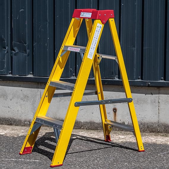 Trade Master Pro® Fibreglass Swingback Step Ladder | Electricians Ladder | Non Conductive up to 30,000V | Non-Slip Feet | Painting &amp; Decorating | EN131 Pro Certified | 1.09m Height | 4 Steps