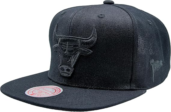 Mitchell & Ness Men Caps/Snapback Cap Black on Black SB Chicago Bulls Black Adjustable